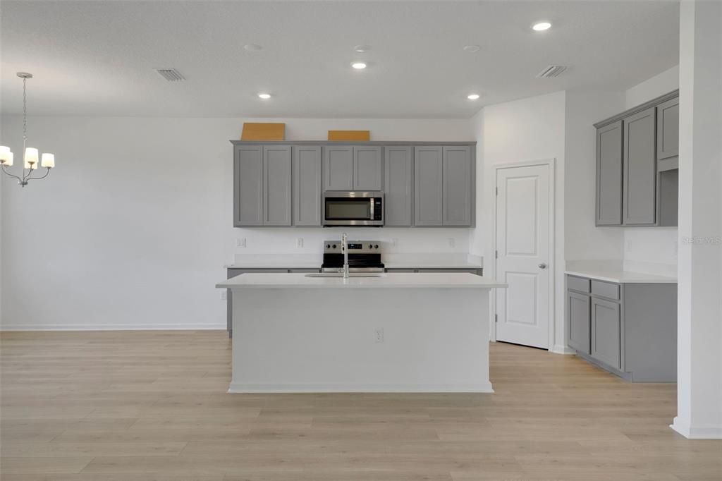 En Venta: $314,990 (4 camas, 2 baños, 1758 Pies cuadrados)