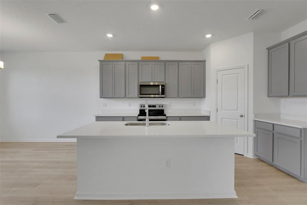 En Venta: $314,990 (4 camas, 2 baños, 1758 Pies cuadrados)