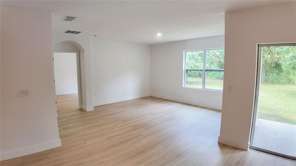 For Sale: $398,500 (4 beds, 2 baths, 1846 Square Feet)