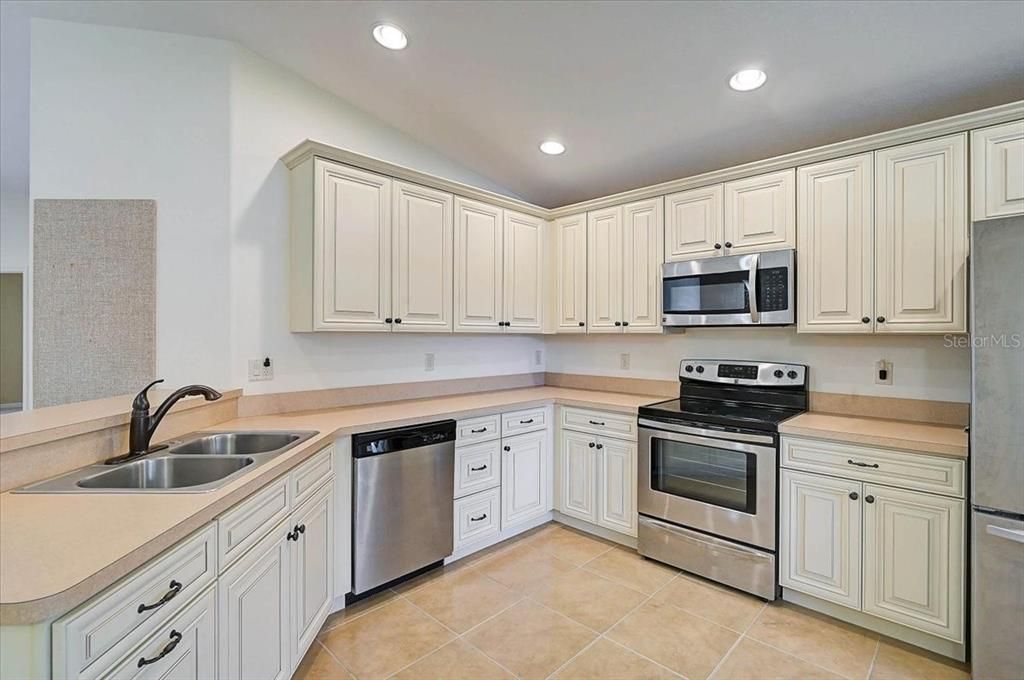 For Sale: $375,000 (3 beds, 2 baths, 1626 Square Feet)