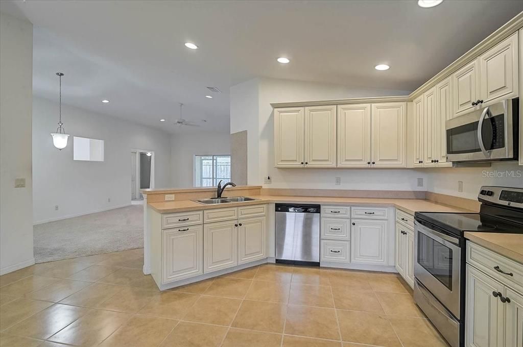 For Sale: $375,000 (3 beds, 2 baths, 1626 Square Feet)