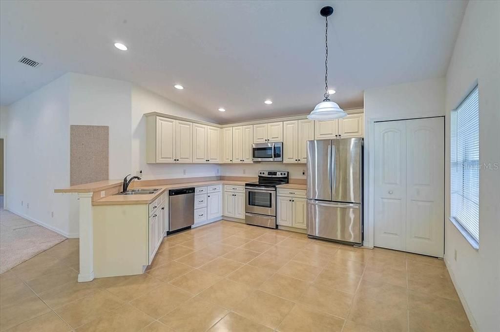 For Sale: $375,000 (3 beds, 2 baths, 1626 Square Feet)