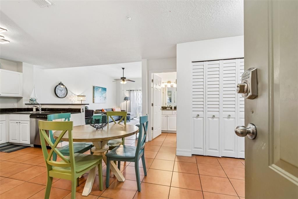 For Sale: $640,000 (2 beds, 2 baths, 1163 Square Feet)