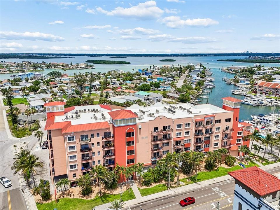 For Sale: $640,000 (2 beds, 2 baths, 1163 Square Feet)