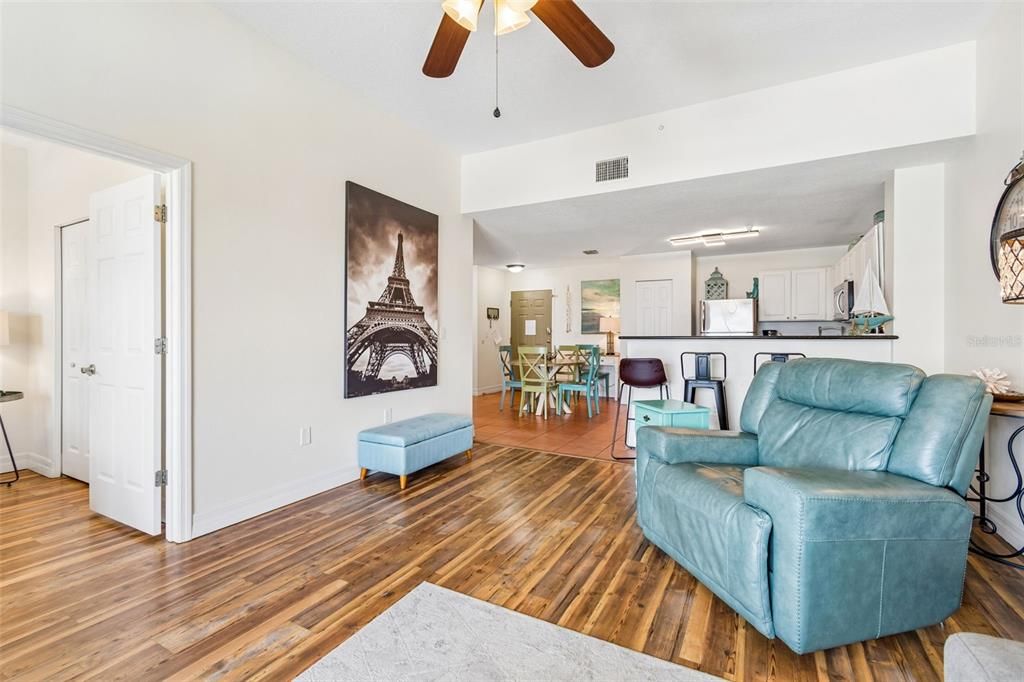 For Sale: $640,000 (2 beds, 2 baths, 1163 Square Feet)