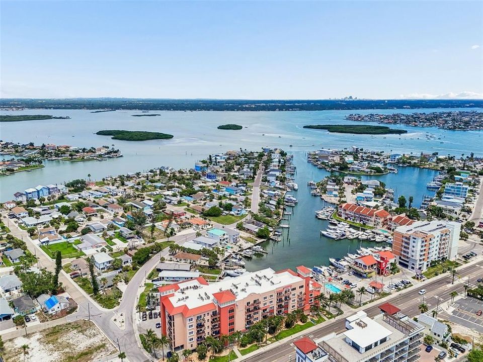 For Sale: $640,000 (2 beds, 2 baths, 1163 Square Feet)