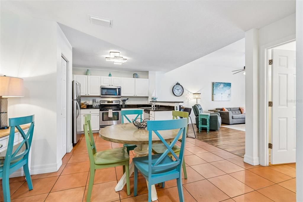 For Sale: $640,000 (2 beds, 2 baths, 1163 Square Feet)