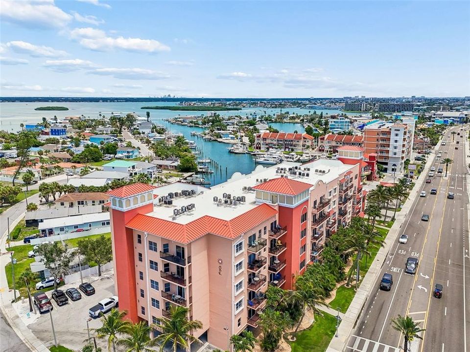 For Sale: $640,000 (2 beds, 2 baths, 1163 Square Feet)