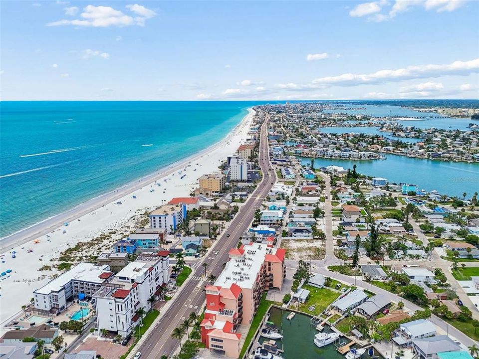 For Sale: $640,000 (2 beds, 2 baths, 1163 Square Feet)