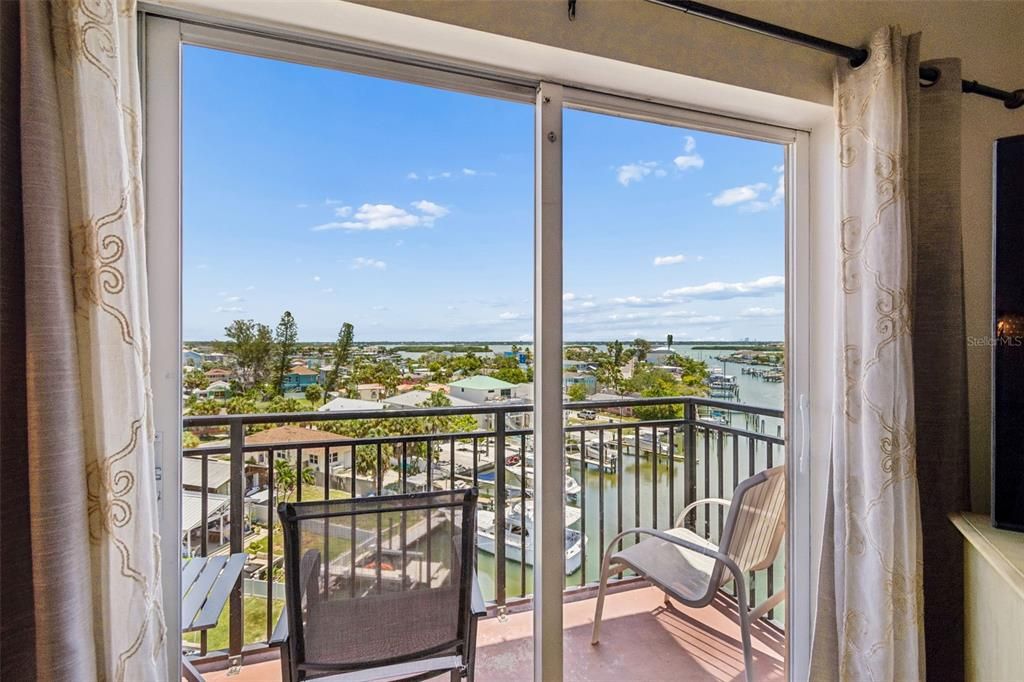 For Sale: $640,000 (2 beds, 2 baths, 1163 Square Feet)