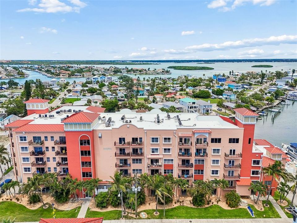 For Sale: $640,000 (2 beds, 2 baths, 1163 Square Feet)