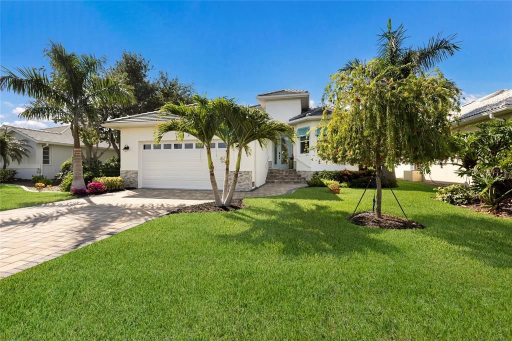 For Sale: $725,000 (2 beds, 2 baths, 2040 Square Feet)