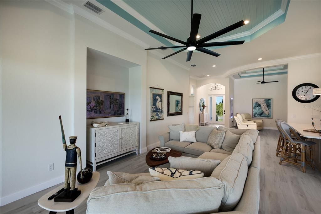 For Sale: $725,000 (2 beds, 2 baths, 2040 Square Feet)