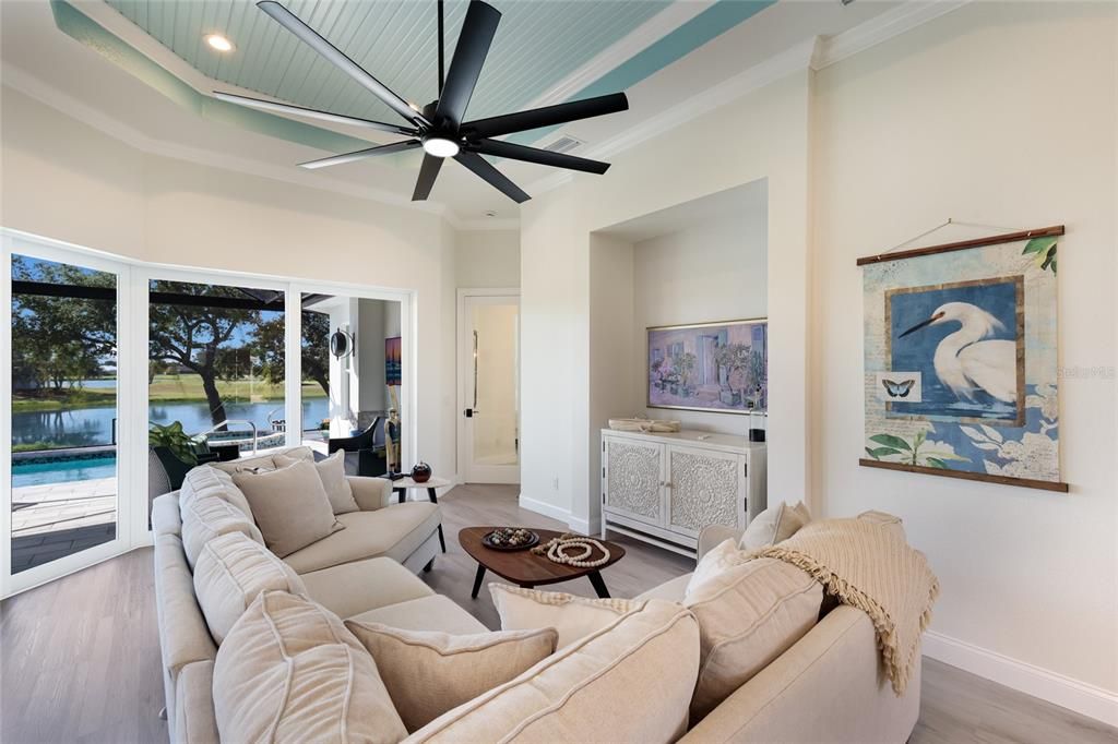 For Sale: $725,000 (2 beds, 2 baths, 2040 Square Feet)