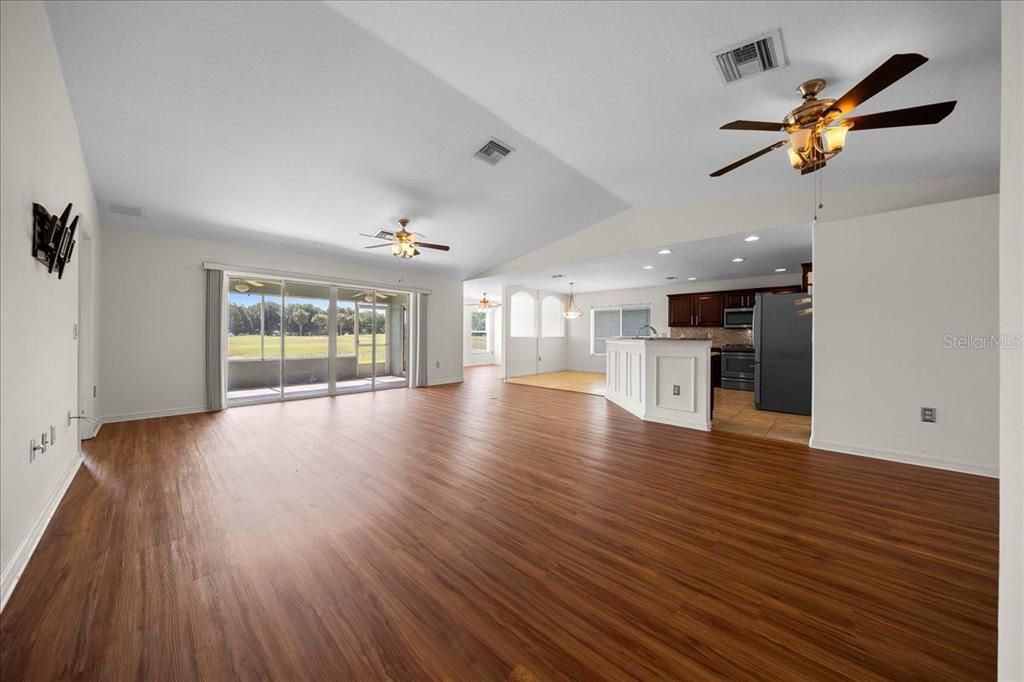 For Sale: $199,000 (2 beds, 2 baths, 1757 Square Feet)