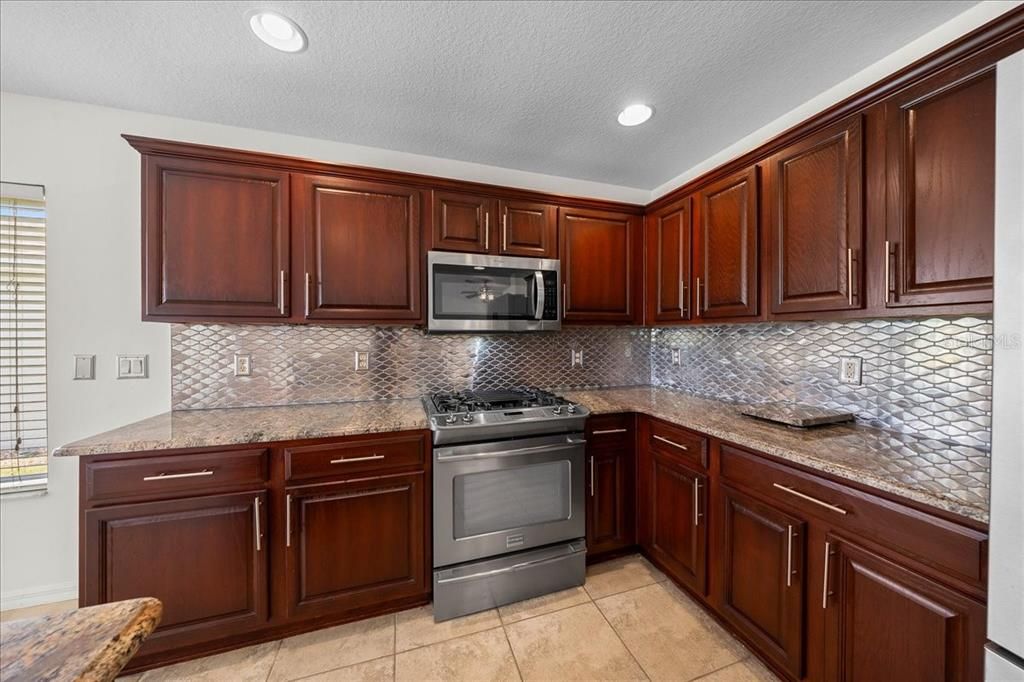 For Sale: $199,000 (2 beds, 2 baths, 1757 Square Feet)