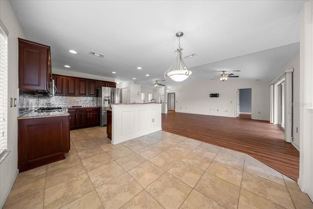 For Sale: $199,000 (2 beds, 2 baths, 1757 Square Feet)