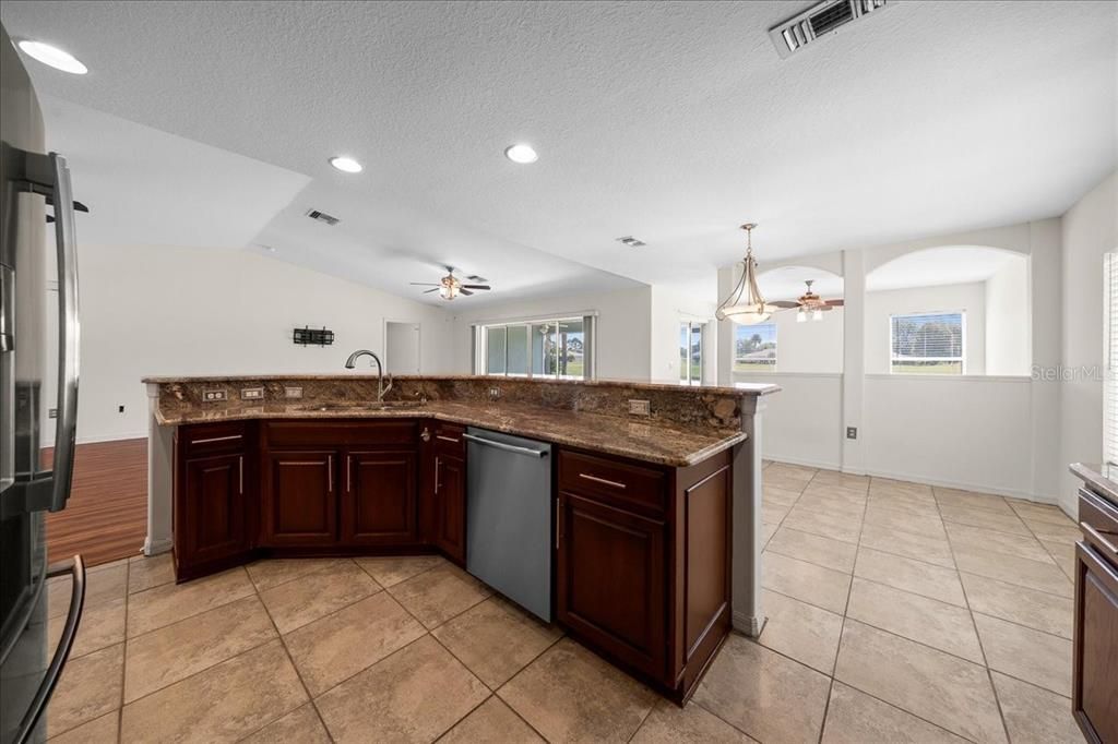 For Sale: $199,000 (2 beds, 2 baths, 1757 Square Feet)