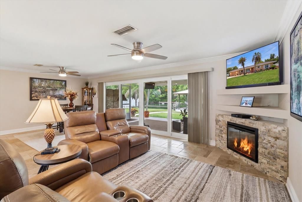 For Sale: $649,000 (2 beds, 2 baths, 1376 Square Feet)