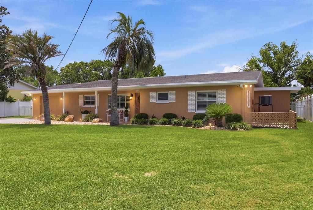 For Sale: $649,000 (2 beds, 2 baths, 1376 Square Feet)