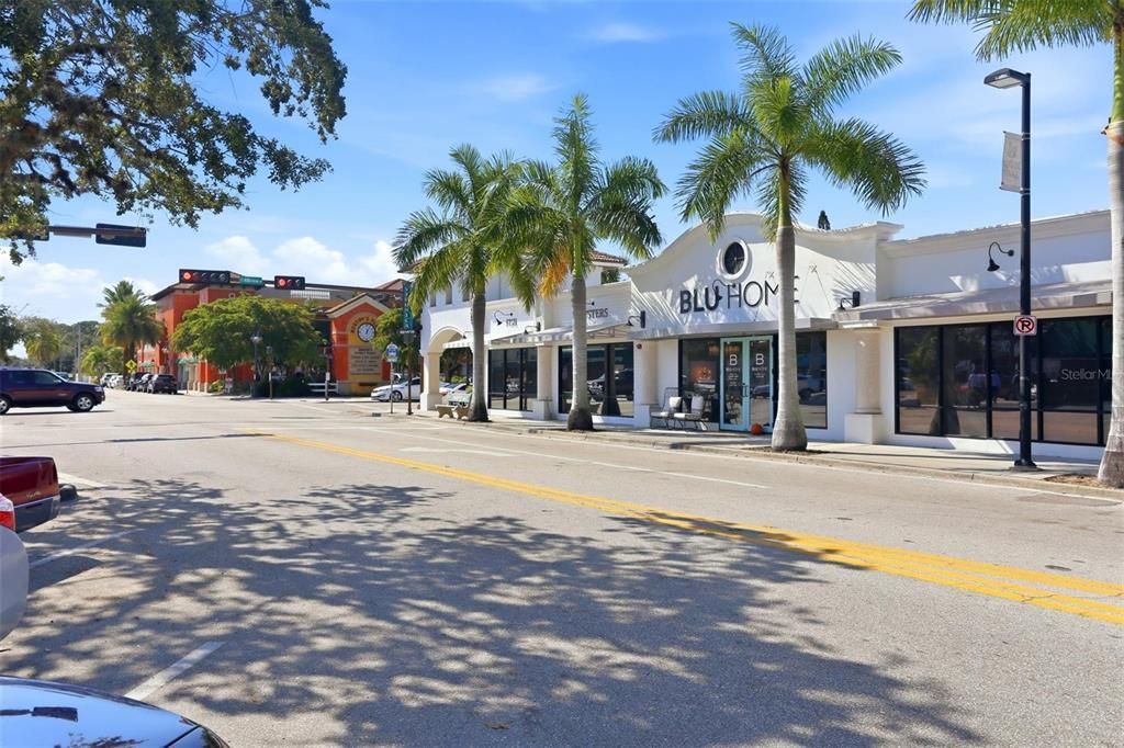 For Sale: $2,100,000 (4 beds, 4 baths, 3148 Square Feet)