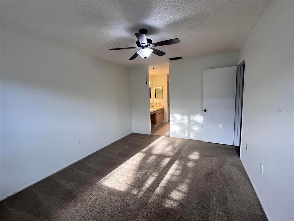В аренду: $1,550 (2 спален, 2 ванн, 1068 Квадратных фут)