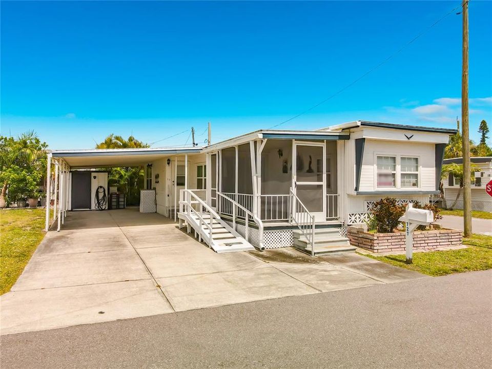For Sale: $129,500 (2 beds, 2 baths, 812 Square Feet)