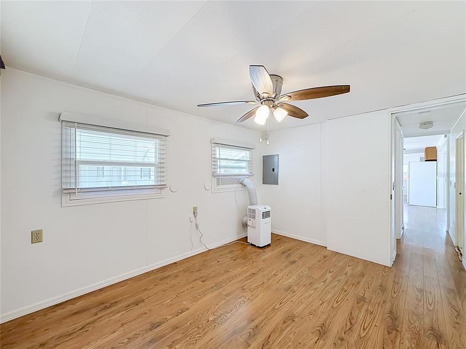 For Sale: $129,500 (2 beds, 2 baths, 812 Square Feet)