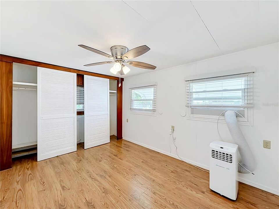 For Sale: $129,500 (2 beds, 2 baths, 812 Square Feet)