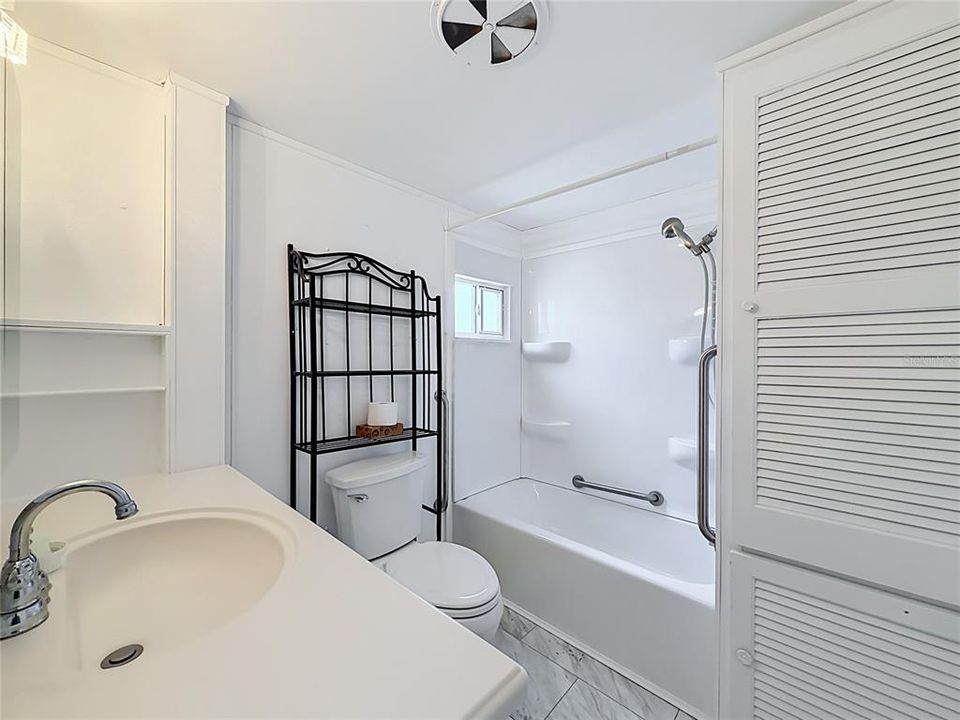 For Sale: $129,500 (2 beds, 2 baths, 812 Square Feet)