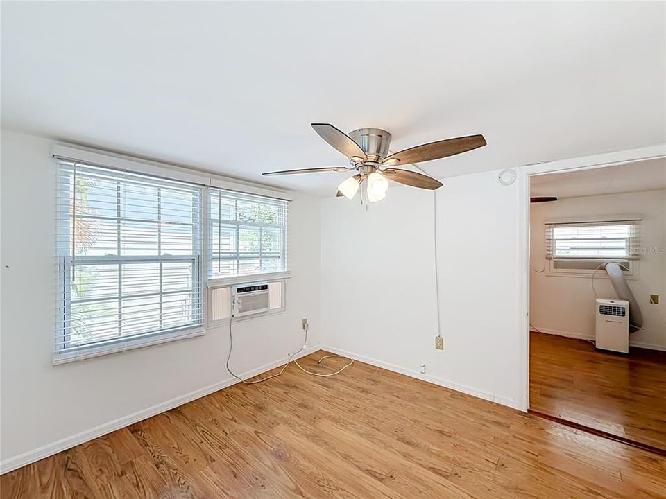 For Sale: $129,500 (2 beds, 2 baths, 812 Square Feet)