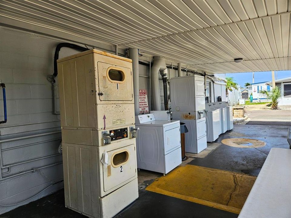 For Sale: $129,500 (2 beds, 2 baths, 812 Square Feet)