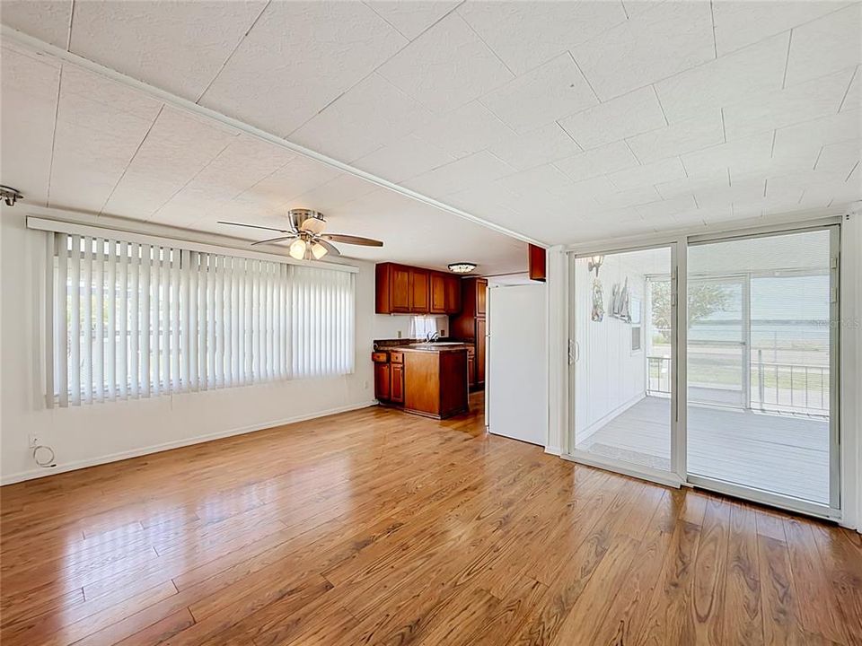 For Sale: $129,500 (2 beds, 2 baths, 812 Square Feet)