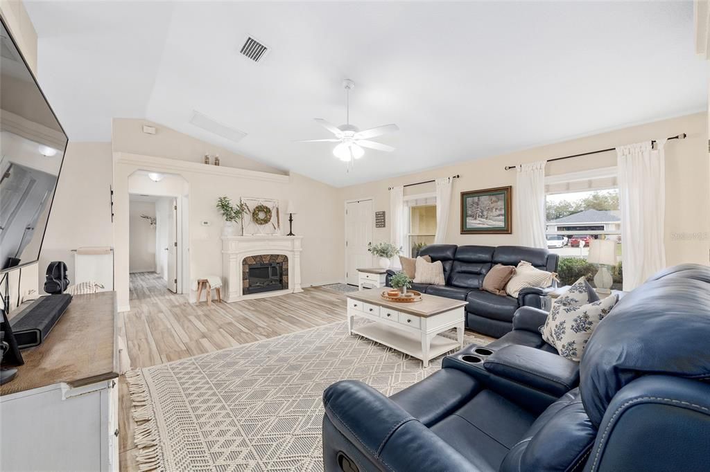 For Sale: $292,900 (4 beds, 2 baths, 1839 Square Feet)