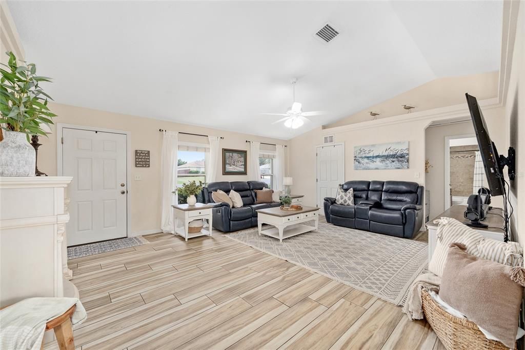 For Sale: $292,900 (4 beds, 2 baths, 1839 Square Feet)