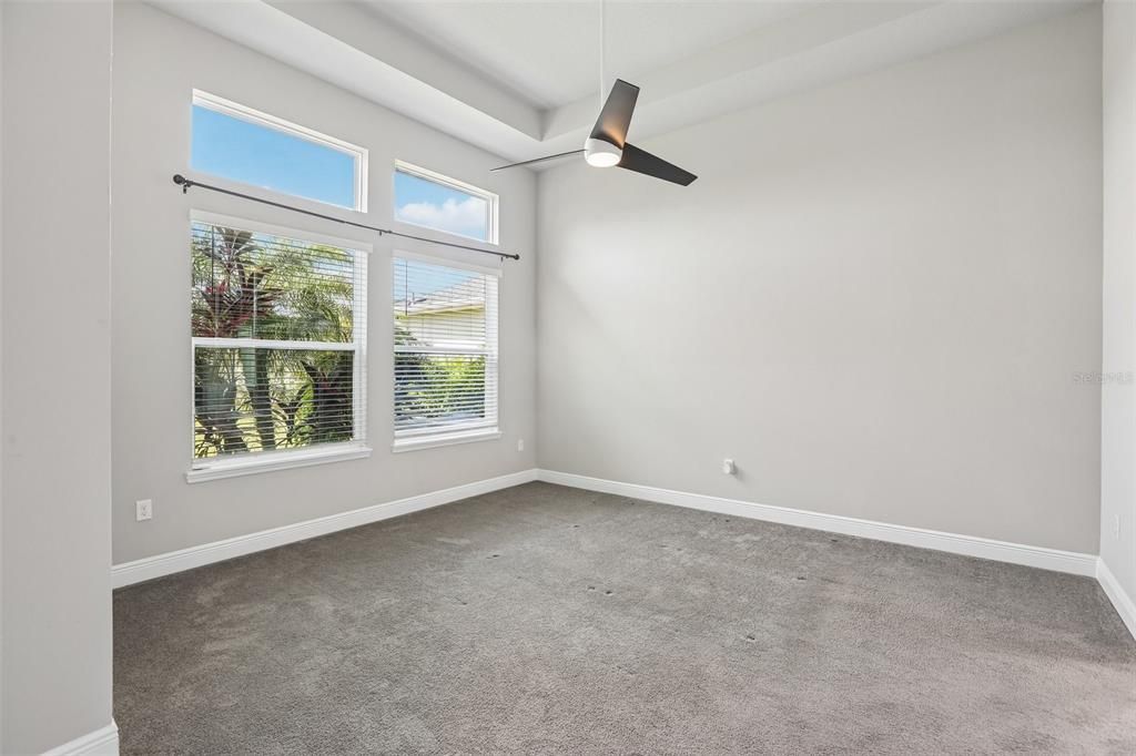 Activo con contrato: $835,000 (4 camas, 3 baños, 3512 Pies cuadrados)