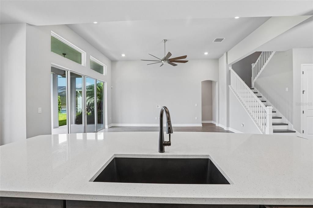 Activo con contrato: $835,000 (4 camas, 3 baños, 3512 Pies cuadrados)