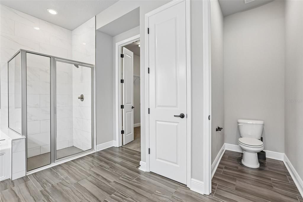 Activo con contrato: $835,000 (4 camas, 3 baños, 3512 Pies cuadrados)