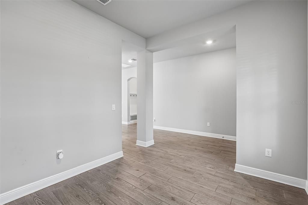 Activo con contrato: $835,000 (4 camas, 3 baños, 3512 Pies cuadrados)