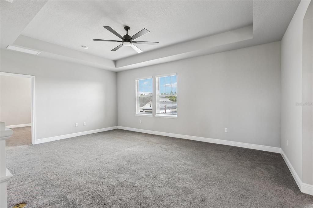 Activo con contrato: $835,000 (4 camas, 3 baños, 3512 Pies cuadrados)