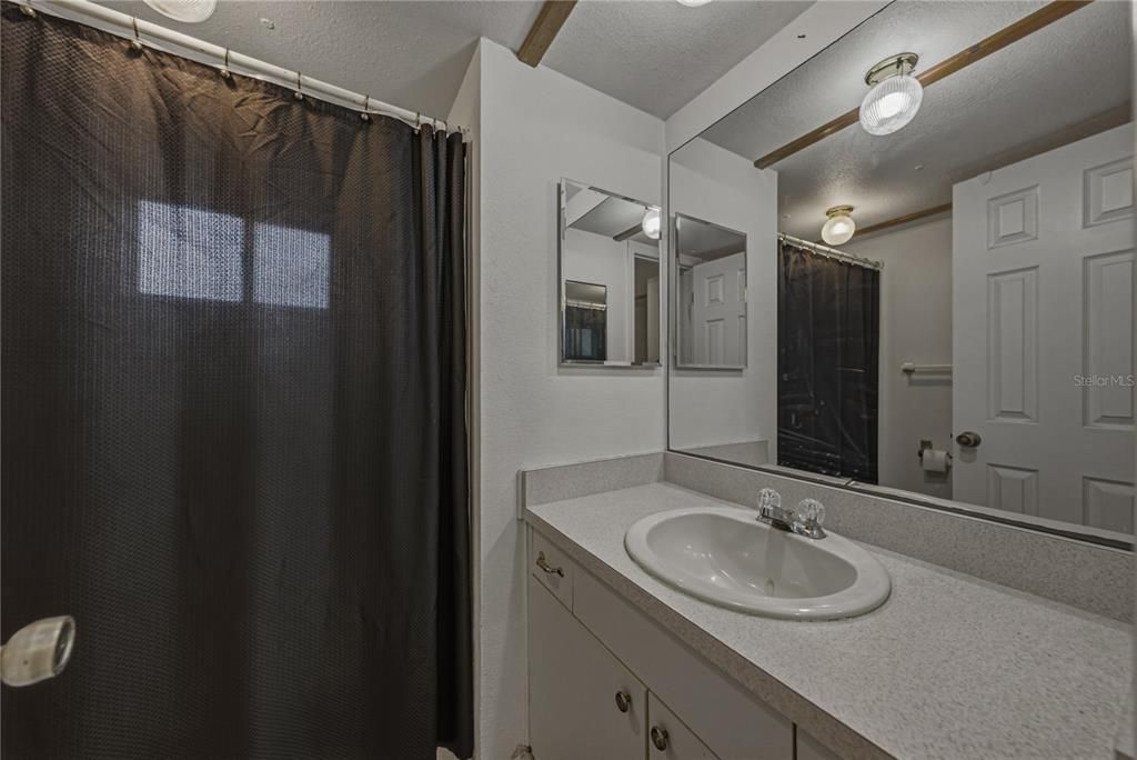 На продажу: $249,900 (2 спален, 2 ванн, 1140 Квадратных фут)