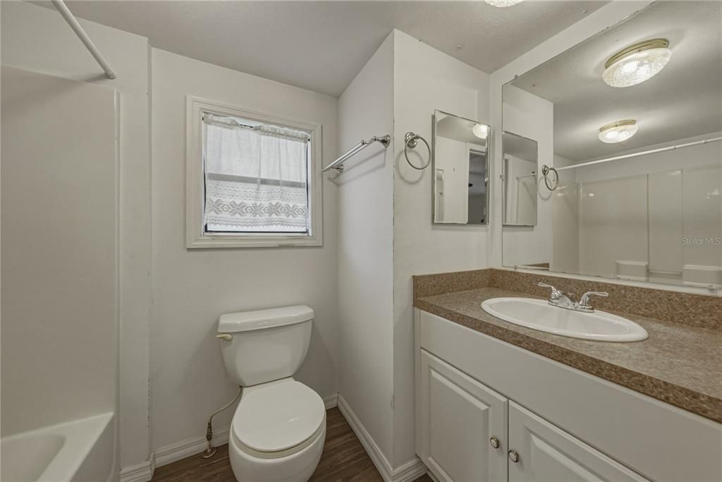 На продажу: $249,900 (2 спален, 2 ванн, 1140 Квадратных фут)