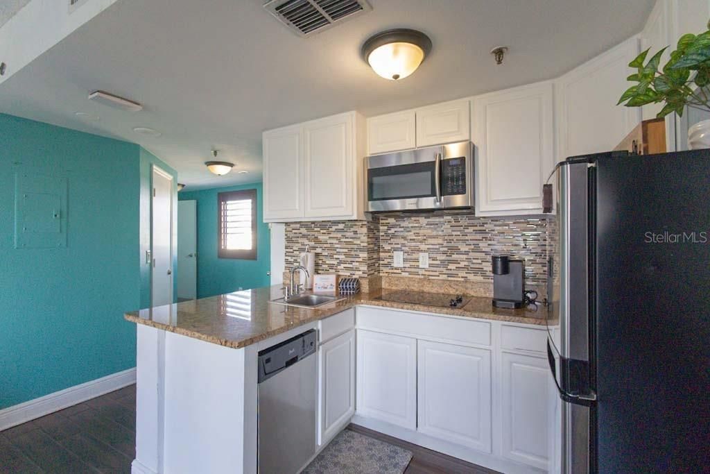 For Sale: $239,000 (2 beds, 2 baths, 578 Square Feet)