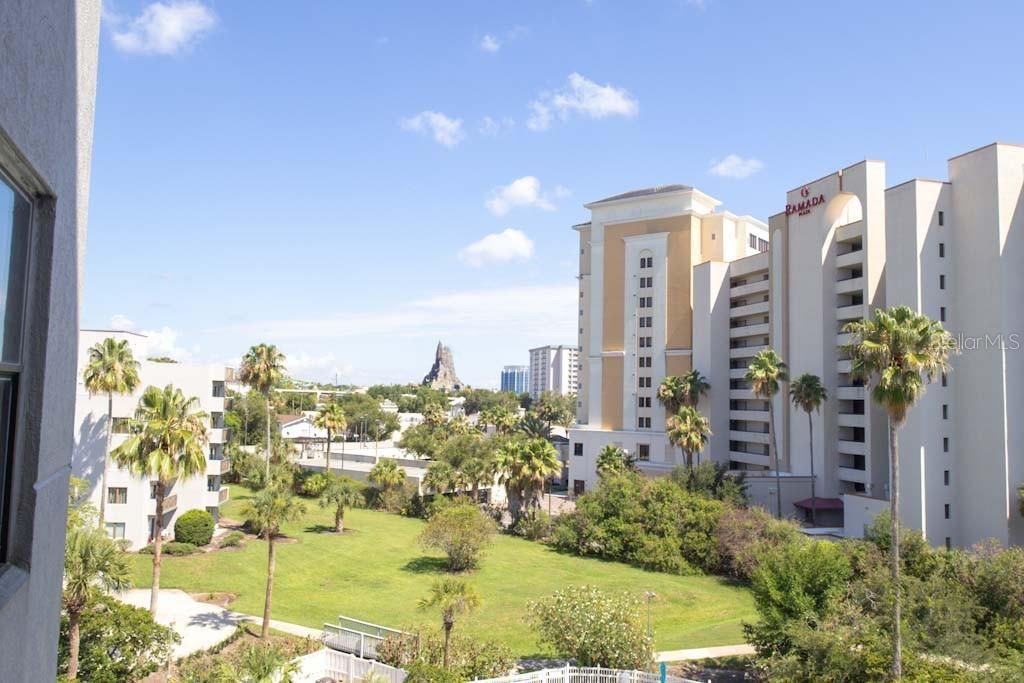 For Sale: $239,000 (2 beds, 2 baths, 578 Square Feet)