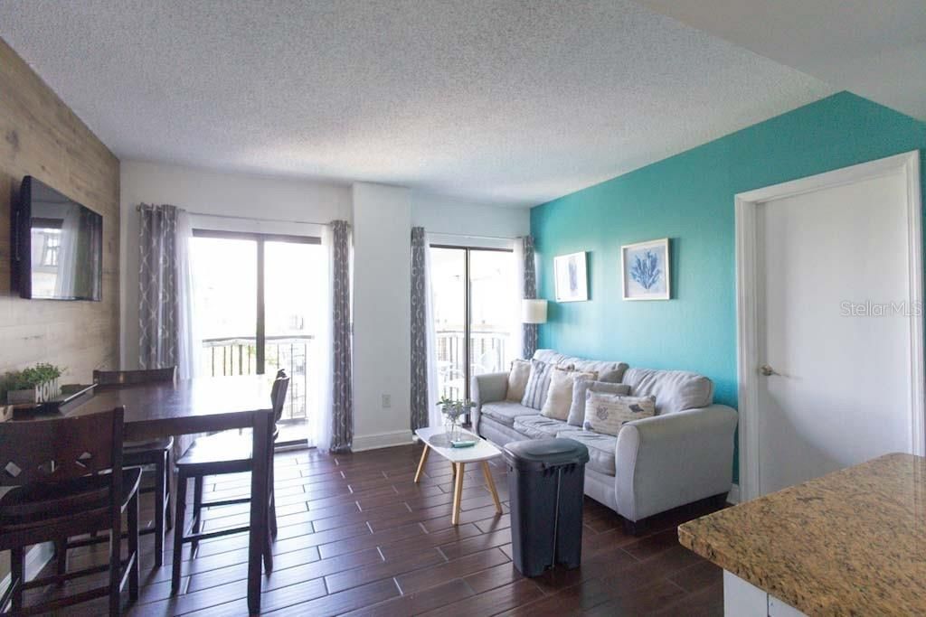 For Sale: $239,000 (2 beds, 2 baths, 578 Square Feet)