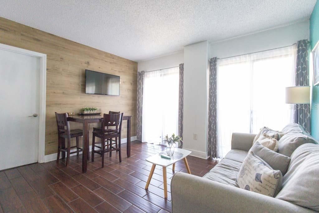 For Sale: $239,000 (2 beds, 2 baths, 578 Square Feet)