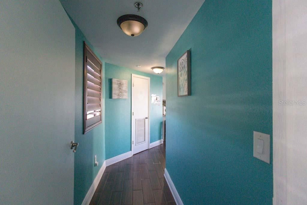 For Sale: $239,000 (2 beds, 2 baths, 578 Square Feet)