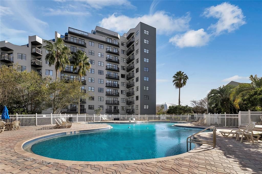 For Sale: $239,000 (2 beds, 2 baths, 578 Square Feet)
