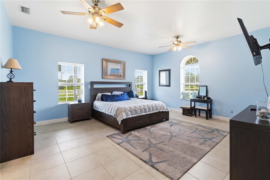 For Sale: $1,260,000 (6 beds, 4 baths, 4884 Square Feet)