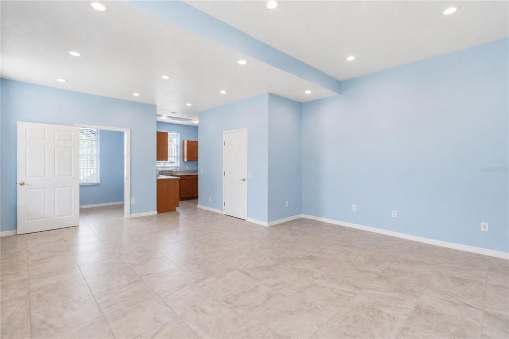 For Sale: $1,260,000 (6 beds, 4 baths, 4884 Square Feet)